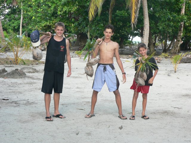 105- Valentin, Romain, Bastien porteurs de fruits 